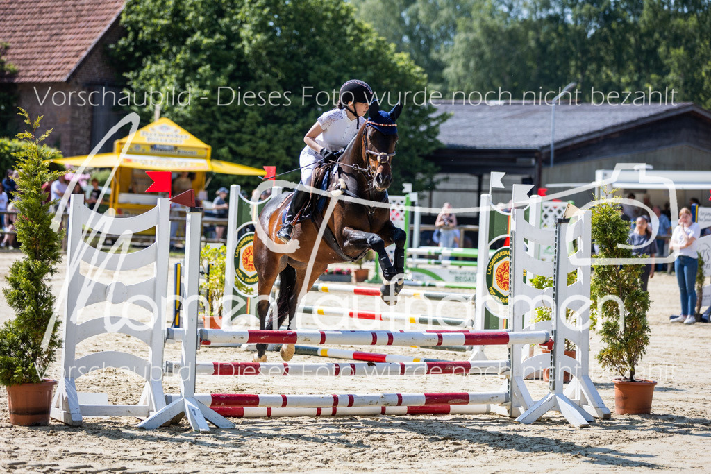 Donop24-ESpr-012 | MomenTaufnahmen Pferdesportfotos