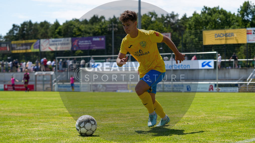 Fußball, Herren, Saison 2025/2026, 3. Luckenwalder Turmpokal, Werner-Seelenbinder-Stadion Luckenwalde, Spiel: FSV 63 Luckenwalde vs. F.C. Hansa Rostock U19,  | Fußball, Herren, Saison 2025/2026, 3. Luckenwalder Turmpokal, Werner-Seelenbinder-Stadion Luckenwalde, Spiel: FSV 63 Luckenwalde vs. F.C. Hansa Rostock U19,  Im Bild: Tim Meyer (Luckenwalde) - Realisiert mit Pictrs.com