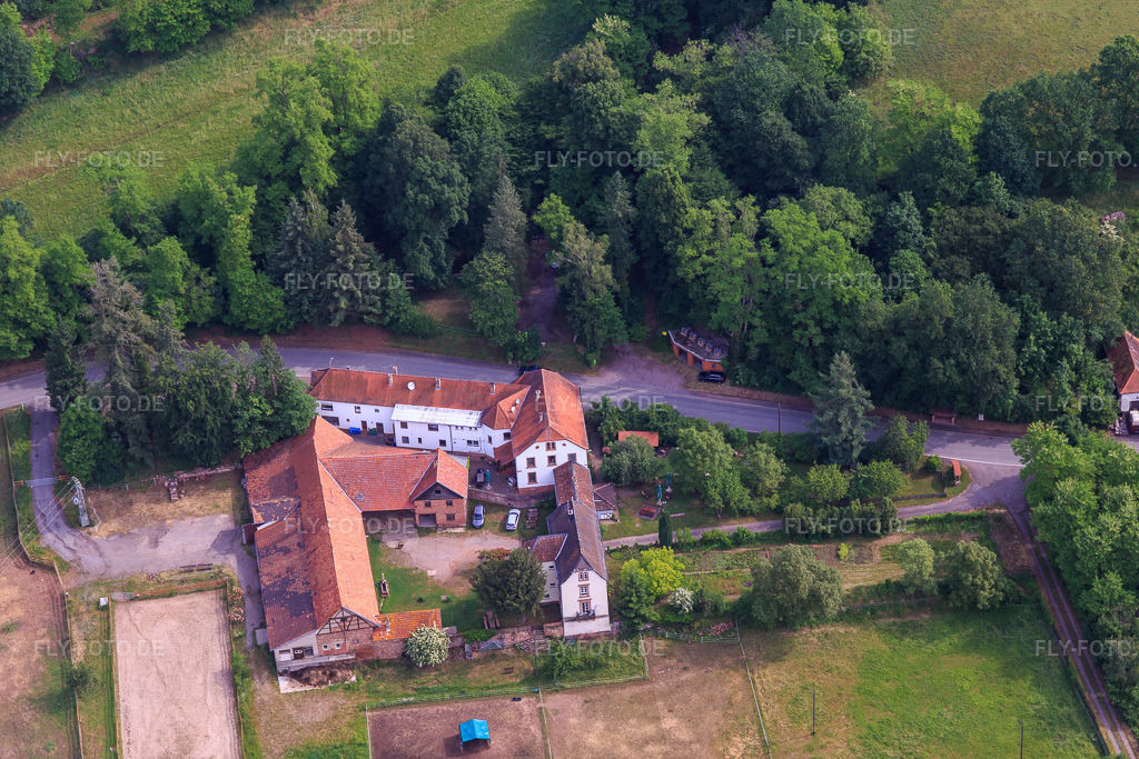 Luftbild: Landgasthof St. Germanshof im Ortsteil Sankt Germanshof in Bobenthal im Bundesland Rheinland-Pfalz in Deutschland. Foto: IMG_100703.jpg vom 05.06.2017 durch Werner Riehm/FLY-FOTO.deBiergarten | Hotel | Restaurant Sankt Germanshof | Rheinland-Pfalz