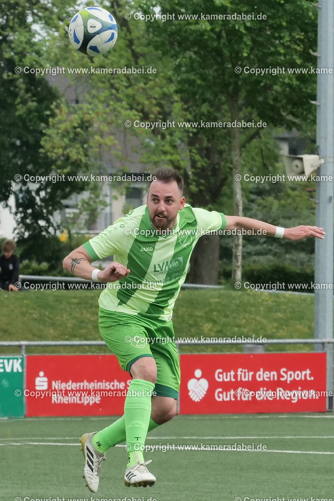 Fußball : Bezirksliga : SV 08/29 Friedrichsfeld - Borusia Veen am 10.05.2026 in Voerde Friedrichsfeld | Fußball : Bezirksliga : SV 08/29 Friedrichsfeld - Borusia Veen am 10.05.2026 in Voerde Friedrichsfeld - Realisiert mit Pictrs.com