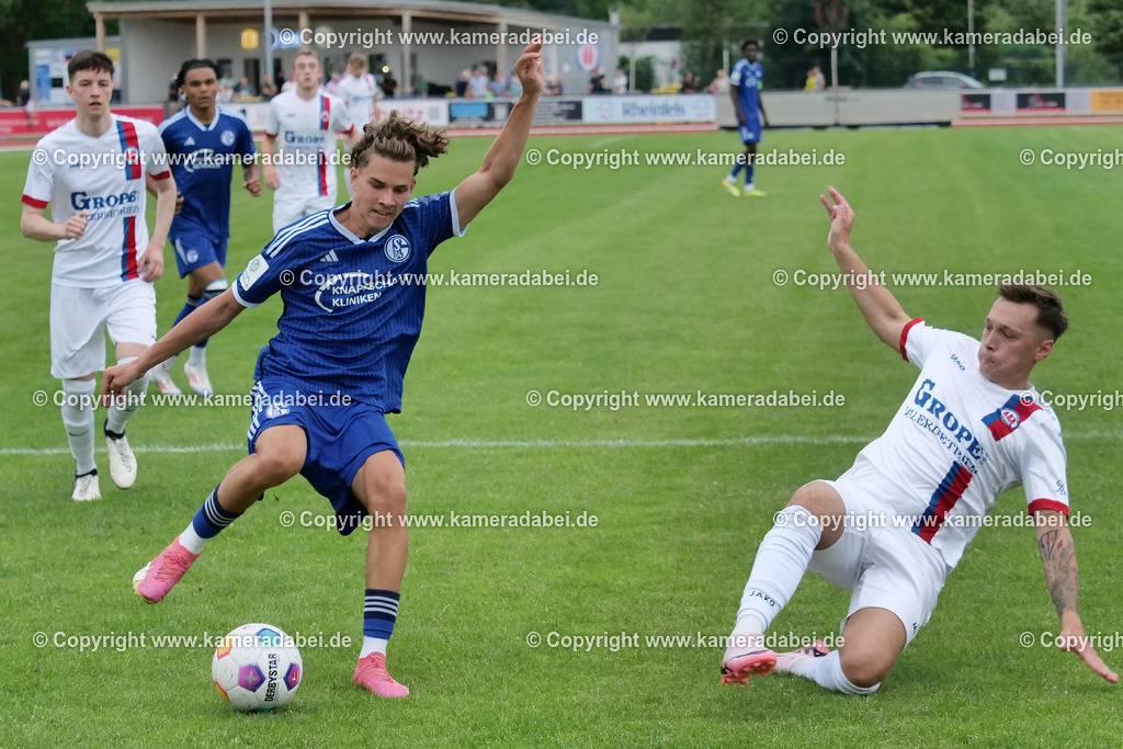 Fußball : Testspiel : SuS 09 Dinslaken - Schalke 04 U 19 am 25.07.2024 | Foto : Jochen Emde / www.kameradabei.de - Realisiert mit Pictrs.com