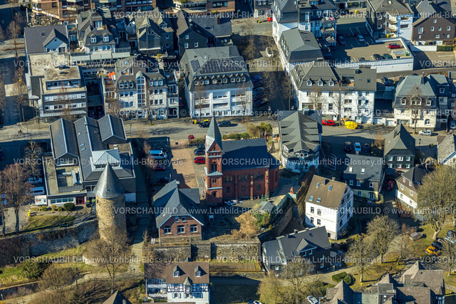 Olpe250307908Mitte | Luftbild, Stadtmauer mit Hexenturm, evang. Kirche Olpe, OT Olpe Jugendzentrum und Kinderzentrum, Wohngebiet Frankfurter Straße, Olpe-Stadt, Olpe, Sauerland, Nordrhein-Westfalen, Deutschland