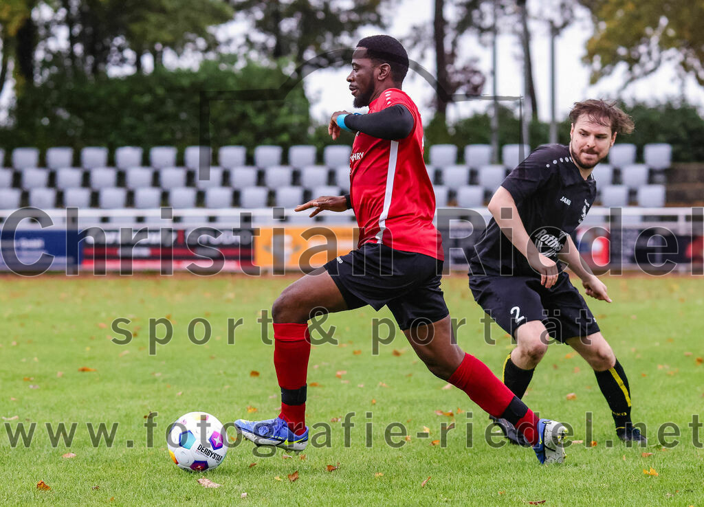 2023-08-27_024_TSV_Zorneding_II_gegen_TSV_Grafing_II | Zorneding, Deutschland, 27.08.2023:
Fußball, A-Klasse 2023 / 2024, 2. Spieltag, TSV Zorneding II gegen TSV Grafing II, Endergebnis: 5:1

Yusif Kamara (TSV Zorneding, #8), Tobias Schötz (TSV Grafing, #2)

Foto: Christian Riedel / fotografie-riedel.net