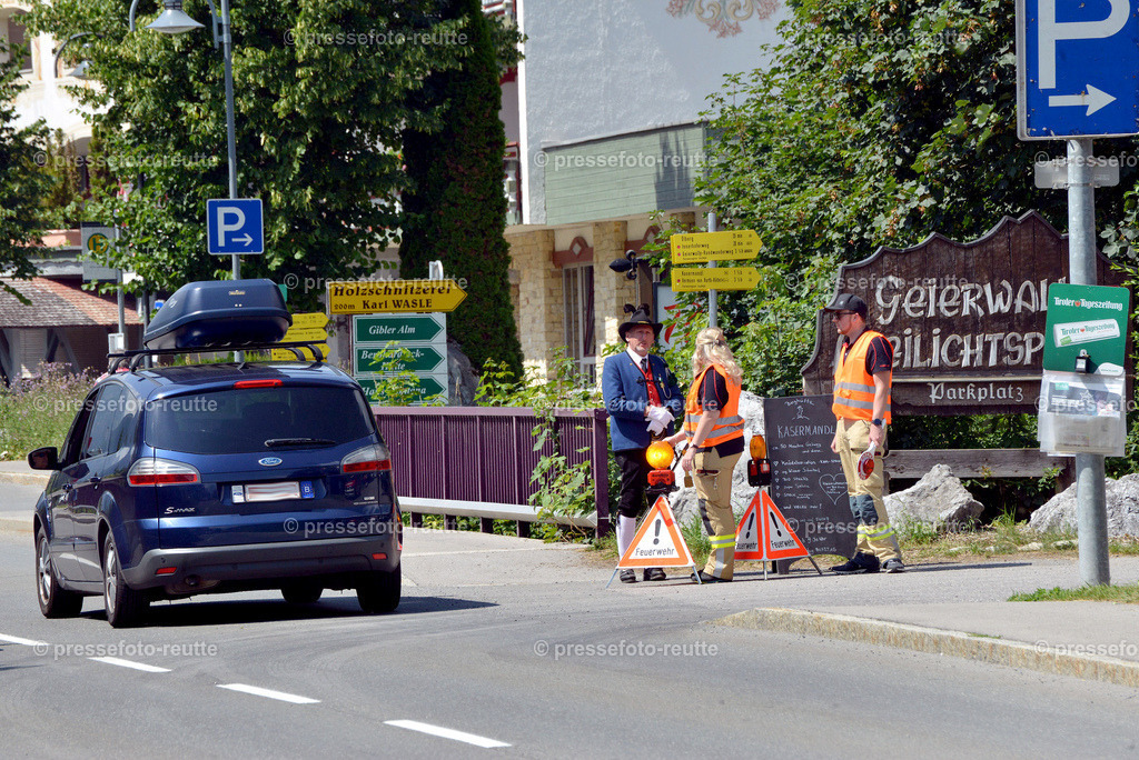 FF+RETTUNG-news-2022-Juli24-Bezirksschuetzenfest-Elbigenalp-D8-WTV_3690 | Info aus dem Bezirk Reutte/Ausserfern Tirol sowie eine umfangreiche Bilddatenbank über die gesamte Region: Lechtal, Talkessel Reutte, Tannheimertal, Zwischentoren. Lech, Plansee, Zugspitze, Grenztunnel, B179, Fernpassstraße, Verkehr, Lawinen, Tradition, - Realisiert mit Pictrs.com