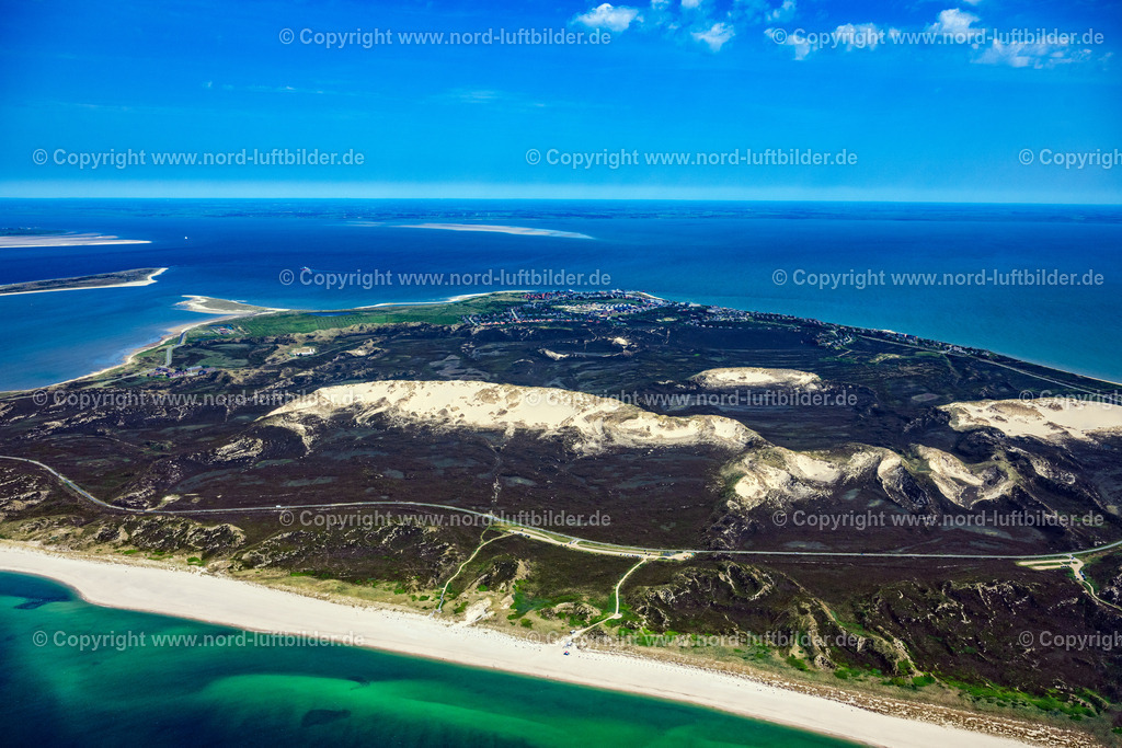 Sylt_List_Wanderdünen_ELS_7191130625 | LIST 13.06.2025 Aufschüttungen einer Sand- Dünen- und Wanderdünen- Landschaft in List auf der Insel Sylt im Bundesland Schleswig-Holstein, Deutschland. // Sand, dune and shifting dune landscape in List at the island Sylt in the state Schleswig-Holstein, Germany. Foto: Martin Elsen