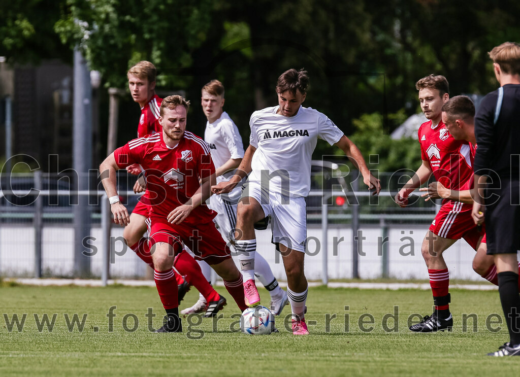 2023-07-08_024_FC_Finsing_gegen_SG_Markt_Schwaben | Finsing, Deutschland, 08.07.2023:
Fußball, Kreisliga 2023 / 2024, Testspiel, FC Finsing gegen SG Markt Schwaben, Endergebnis: 7:0

Dominik Bluhme (FC Finsing, #16), Briken Behrami (SG Markt Schwaben, #9)

Foto: Christian Riedel / fotografie-riedel.net