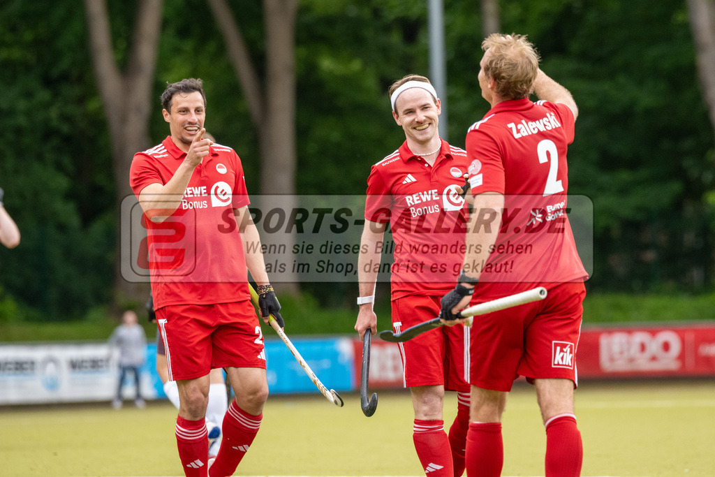 SFE_20250504_0118 | Köln, Deutschland, 04.05.2025:  Hockey 1. Bundesliga Herren Rot-Weiss Köln - Münchener SC im KTHC Stadion Rot-Weiss Köln Tennis and Hockey Club am 04.05.2025 in Köln, Deutschland. (Foto von Stephan Fehrmann)Köln, Germany, 04.05.2025: Hockey 1. Bundesliga Herren Rot-Weiss Köln - Münchener SC in KTHC Stadion Rot-Weiss Köln Tennis and Hockey Club at 04.05.2025 in Köln, Deutschland. (Foto from Stephan Fehrmann)