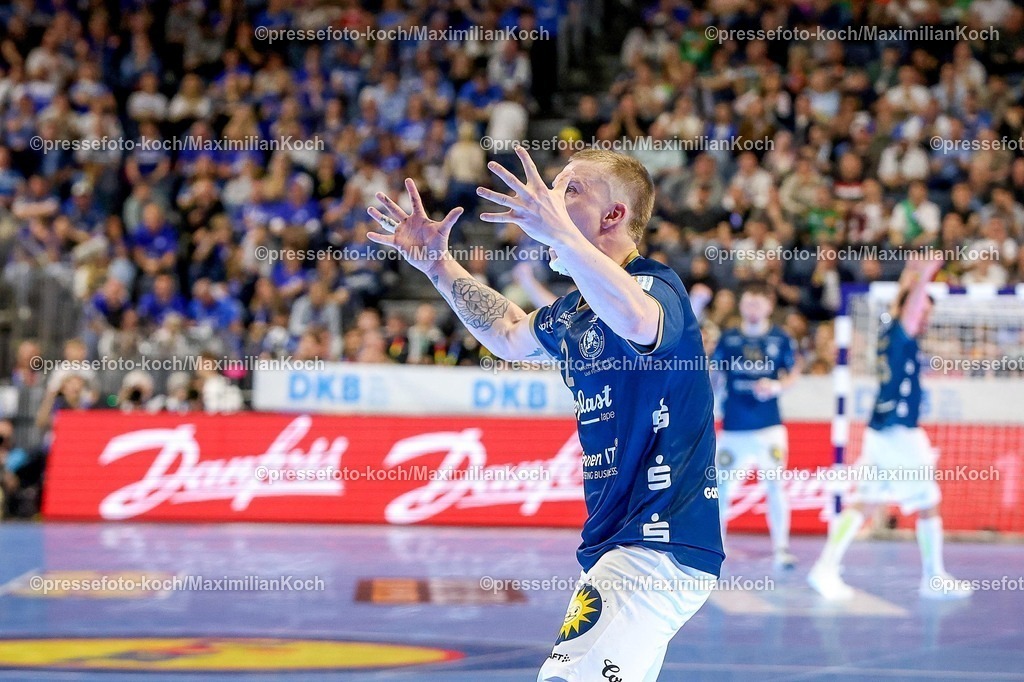 xSSCx18042602052 | 18.04.2026, xsscx, Handball, DHB-Pokal Lidl Final4, Halbfinale, Bergischer HC - SC Magdeburg, Saison 2025 / 2026 Herren, Lanxess Arena, Köln: Noah Beyer (Bergischer HC #02) feuert das Publikum an Photo: xSandraxScherningxPressefotoKochx