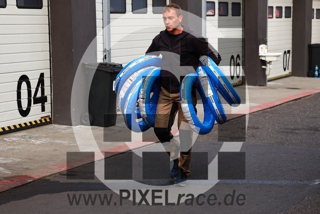 social-20250822_00037 | Schöne Erinnerungen an spannende Momente - das festzuhalten ist unser Job. PIXELrace.de ist seit 2003 auf den Rennstrecken Europas unterwegs um die Action draußen beim Fahren und die wunderbare Stimmung imm Fahrerlager für euch einzufangen.