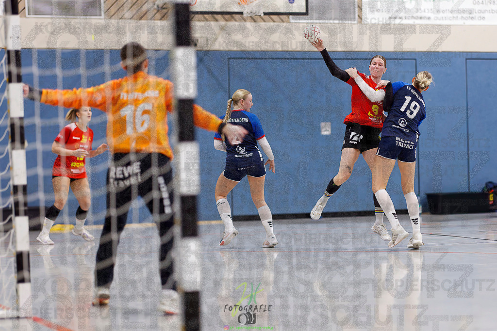 Frauen Regionalliga (HHV); HSG Wettenberg - TV Hüttenberg | Frauen Regionalliga (HHV); HSG Wettenberg - TV Hüttenberg am 06.12.2025 in Launsbach (Wettenberg) (Halle GS Launsbach (Wettenberg))Photo © 2025 - Jörg Heinrich - Realisiert mit Pictrs.com
