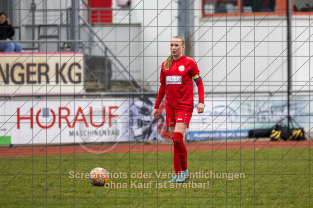 20250316_132902_0223 | #,1.FC Donzdorf (rot) vs. SpVgg Gröningen-Satteldorf (schwarz), Fussball, Frauen-Verbandsliga Württemberg, 13. Spieltag, Saison 2024/2025, Rasenplatz Lautertal Stadion, Süßener Straße 16, 73072 Donzdorf, 16.03.2025 - 13:00 Uhr,Foto: PhotoPeet-Sportfotografie/Peter Harich