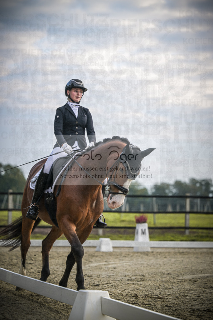DOS_4112 | Entdecke hochwertige Reitturnierfotos von Foto Oger. Professionell, emotional und authentisch – jetzt Lieblingsmomente im Shop bestellen.Deutschlandweite Turnierfotografie. - Realisiert mit Pictrs.com