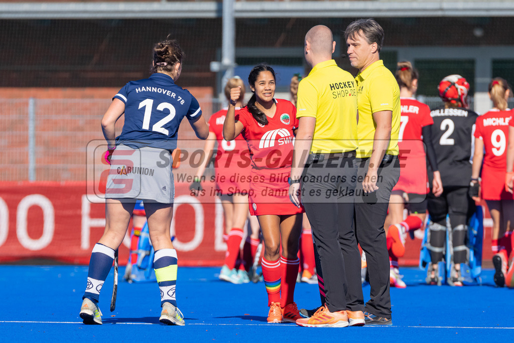 HK_20221009_100641 | 2. Bundesliga Damen Crefelder HTC - Hannover 78 am 9.10.2022 Crefelder HTC, Krefeld , Stephanie Panuschka ( Crefelder HTC #12 ) , Cora Schulze ( Hannover 78 #12 )