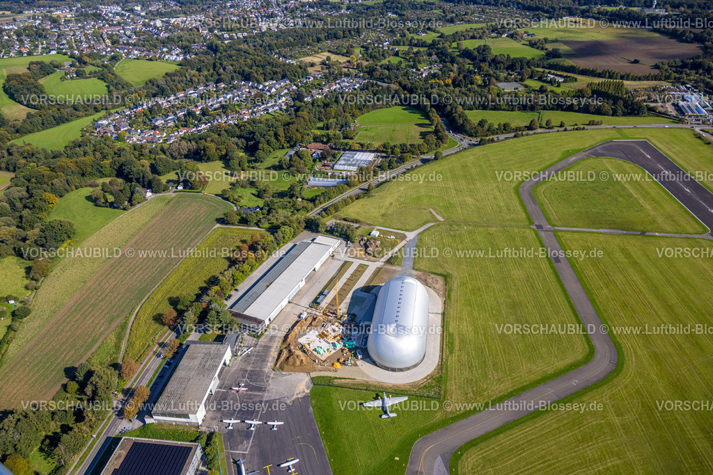 Essen241002265 | Luftbild, Flughafen Essen/Mülheim mit Zeppelinhalle und Baustelle, Flugzeuge, Haarzopf, Essen, Ruhrgebiet, Nordrhein-Westfalen, Deutschland