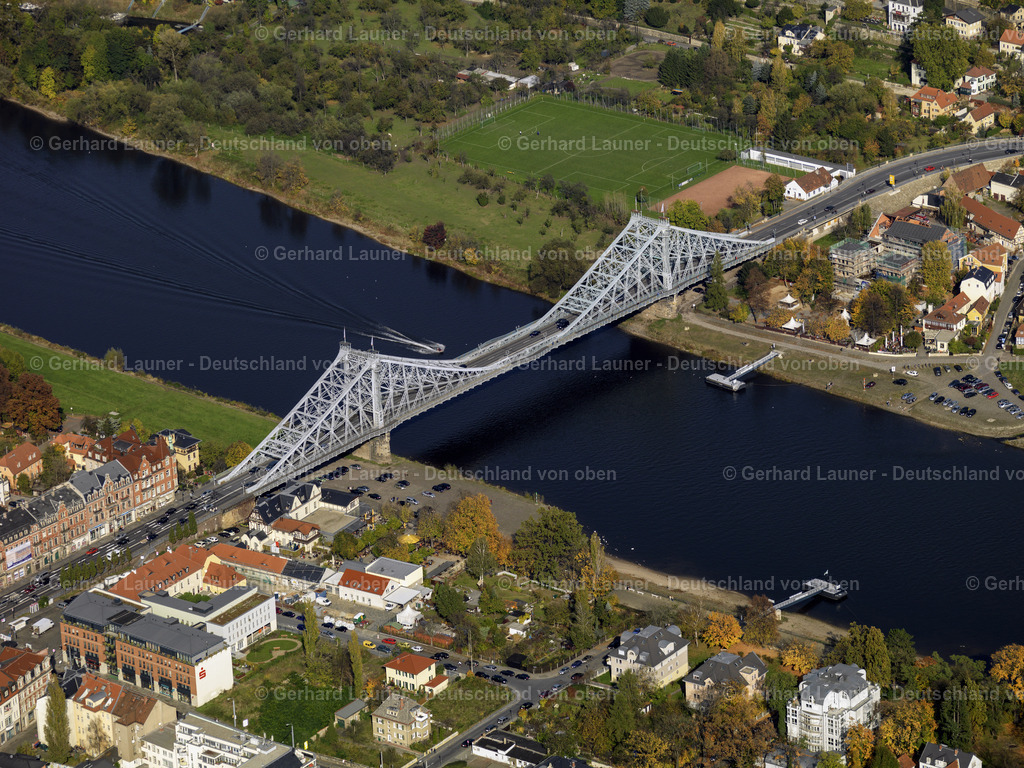 2888093 | DRESDEN  Loschwitzer Brücke " Blaues Wunder " über dem Fluss Elbe in Dresden im Bundesland Sachsen. Die Elbbrücke verbindet die Stadtteile Blasewitz und Loschwitz miteinander und gilt als Wahrzeichen der Stadt. Weiterführende Informationen bei: DREWAG - Stadtwerke Dresden GmbH,  DVB Dresdner Verkehrsbetriebe AG,  Landeshauptstadt Dresden. // the Loschwitzer bridge called " Blue Miracle " over the river Elbe in Dresden in the state Saxony. The bridge connects the districts Blasewitz and Loschwitz and is a well known landmark in Dresden. Further information at: DREWAG - Stadtwerke Dresden GmbH,  DVB Dresdner Verkehrsbetriebe AG,  Landeshauptstadt Dresden. Foto: Gerhard Launer
