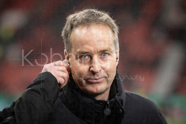 Bayer 04 Leverkusen vs. FC St. Pauli, 03.02.2026 | LEVERKUSEN, GERMANY - FEBRUARY 3:  Kasper Hjulmand (Head Coach Bayer 04 Leverkusen) before the DFB Cup quarter-final match Bayer 04 Leverkusen vs. FC St. Pauli at BayArena on February 3, 2026 in Leverkusen, Germany. (Photo by Axel Kohring/Beautiful Sports Int.)DFL REGULATIONS PROHIBIT ANY USE OF PHOTOGRAPHS AS IMAGE SEQUENCES AND/OR QUASI-VIDEO.