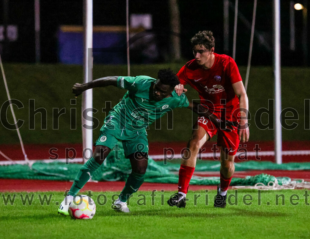 2023-09-01_024_SC_Baldham-Vaterstetten_gegen_TSV_1877_Ebersberg | Vaterstetten, Deutschland, 01.09.2023:
Fußball, Kreisliga 2023 / 2024, 3. Spieltag, SC Baldham-Vaterstetten gegen TSV 1877 Ebersberg, Ergebnis: 1:2

Lusilawo Kisungu (TSV 1877 Ebersberg, #12), Manuel Rook (SC Baldham-Vaterstetten, #20)

Foto: Christian Riedel / fotografie-riedel.net