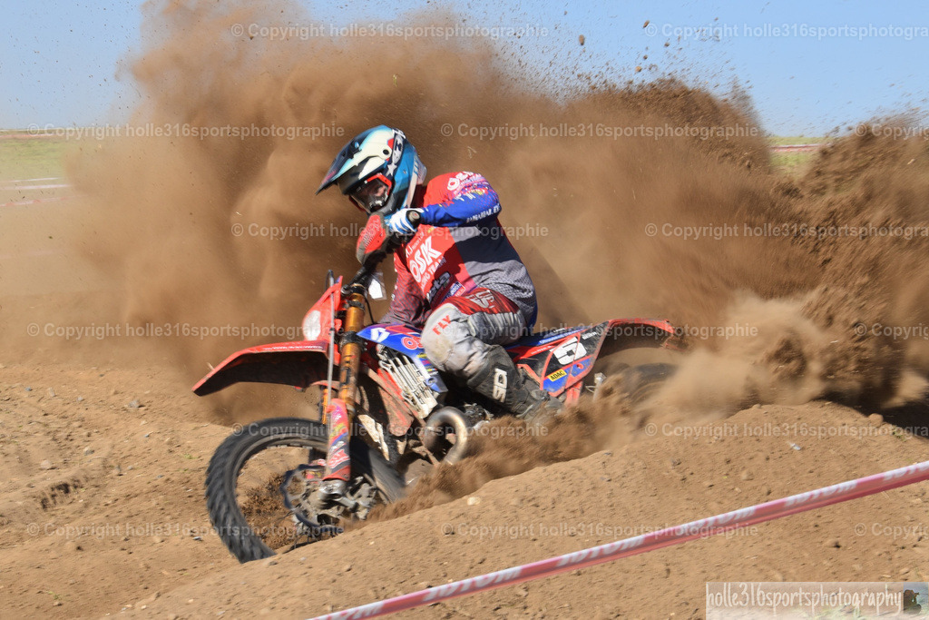 DSC_0373 | Sportfotografie , Motorsport, Motoross, Reitsport, Mointainbike, Enduro,
Landschaft , Outdoor, Eventfotografie, Landschaft, Bilder online bestellen - Realisiert mit Pictrs.com