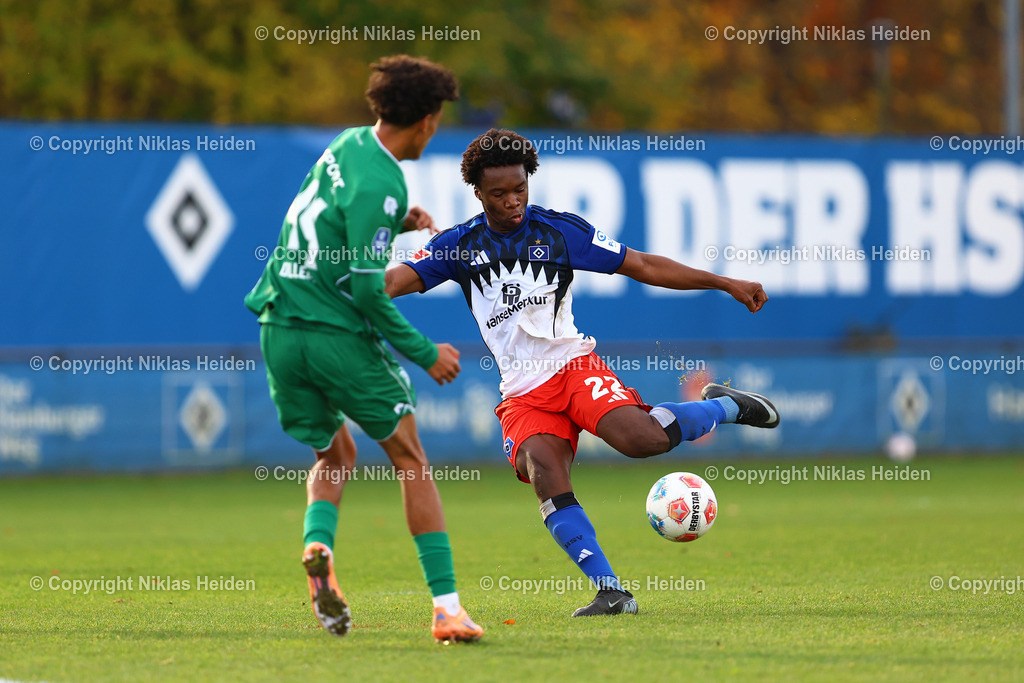 NH_HamburgerSV_FCGroningen_Testspiel_12112025 | #22 Aboubaka Soumahoro (Hamburger SV), #44 Jismerai Dillema (FC Groningen)Fußball I Herren I Freundschaftsspiel I Saison 2025-2026  I Hamburger SV - FC Groningen I 12.11.2025 I Trainingsplatz Volksparkstadion