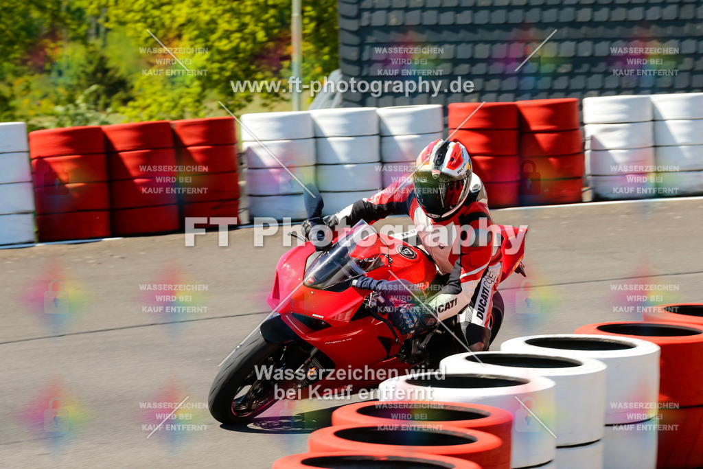 Moto-TeamOBK-21978 | Hier findet Ihr Bilder von Touristenfahrten auf der Nürburgring Nordschleife oder von anderen Veranstaltungen die ich besucht habe. Viel Spass beim Durch Schauen 