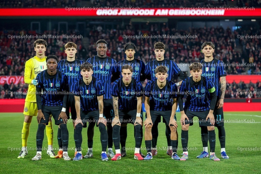 1FC04022601010 | 04.02.2026, Fußball, UEFA Youth League, U19 1. FC Köln - Inter Mailand, Sechzehntelfinale, RheinEnergie-STADION, Saison 2025 2026: Die Startelf vor dem Spiel Mannschaftsfoto Teamfoto Gruppenfoto Gruppenbild Mannschaftsbild Alain Taho (FC Internazionale Milano #01) Lamine Ballo (FC Internazionale Milano #02) Mattia Marello (FC Internazionale Milano #03) Filippo Cerpelletti (FC Internazionale Milano #04) Leonardo Bovio (FC Internazionale Milano #05) Gabriele Garonetti (FC Internazionale Milano #06) Aymen Zouin (FC Internazionale Milano #07) Matteo Venturini (FC Internazionale Milano #08) Jamal Iddrissou (FC Internazionale Milano #09) Mattia Mosconi (FC Internazionale Milano #10) Matias Mancuso (FC Internazionale Milano #11)  DFB regulations prohibit any use of photographs as image sequences and or quasi-video.