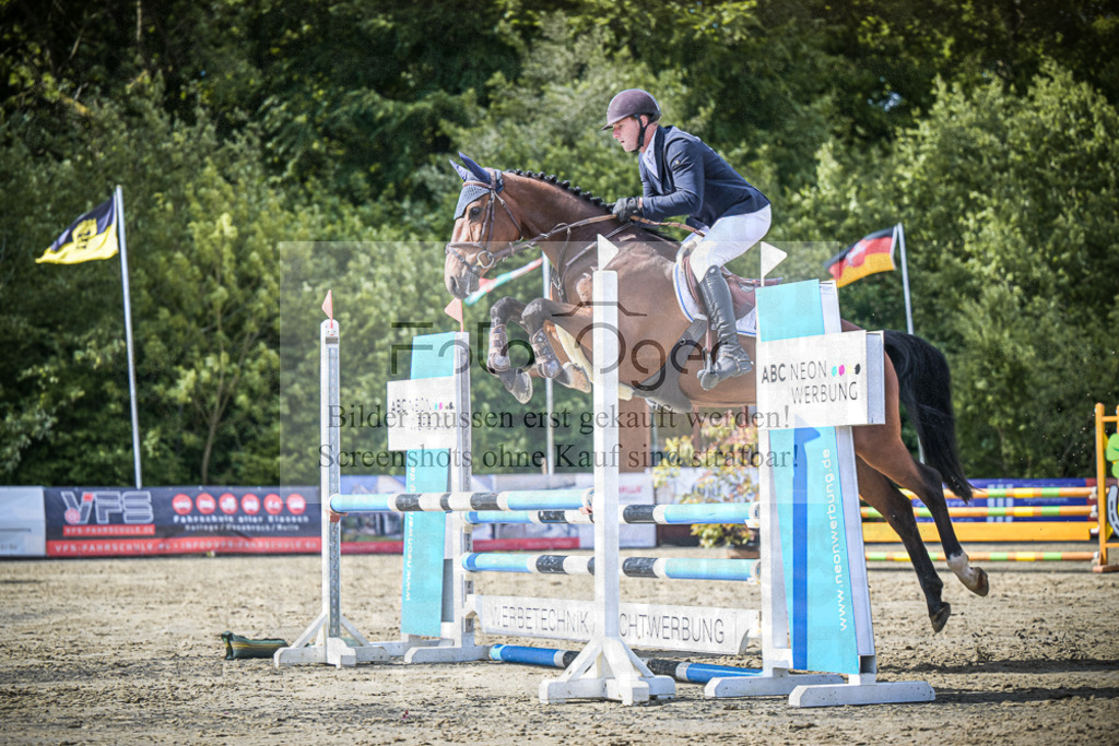 DOS_9629 | Entdecke hochwertige Reitturnierfotos von Foto Oger. Professionell, emotional und authentisch – jetzt Lieblingsmomente im Shop bestellen.Deutschlandweite Turnierfotografie. - Realisiert mit Pictrs.com