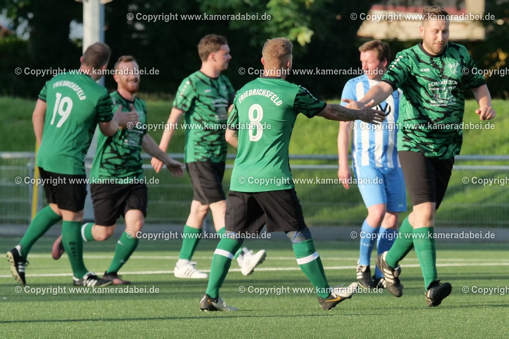 Fußball Kreispokal 25/26 Ü 32 : Spiel um Platz 3 : SV 08/29 Friedrichsfeld - SV Ringenberg AH  2 : 1 | Fußball Kreispokal 25/26 Ü 32 : Spiel um Platz 3 : SV 08/29 Friedrichsfeld - SV Ringenberg AH  2 : 1Spielort : Voerde Friedrichsfeld - Realisiert mit Pictrs.com