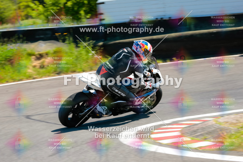 Moto-TeamOBK-21873 | Hier findet Ihr Bilder von Touristenfahrten auf der Nürburgring Nordschleife oder von anderen Veranstaltungen die ich besucht habe. Viel Spass beim Durch Schauen 