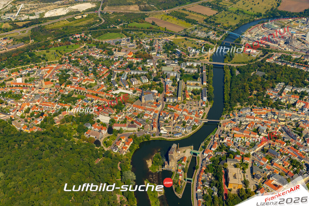 Luftaufnahme Bergstadt Bernburg - Die Luftaufnahme wurde 2025 vom UL-Flugzeug heraus erstellt ( ohne Drohne ) - Hochauflösende Luftaufnahme - für professionelle Ausdrucke geeignet. Die Geschenkidee !Mit Lizenz und Bildrechte bestellbar