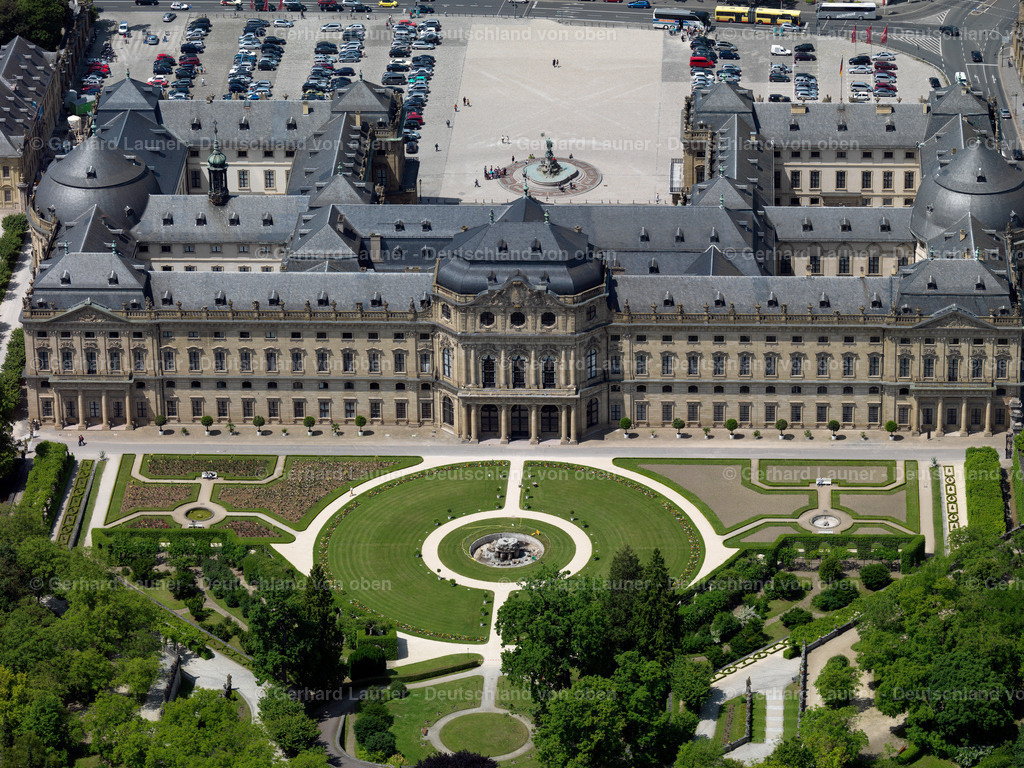 3089068 | Würzburger Residenz ist ein barocker Schlossbau am Rande der Innenstadt von Würzburg, der 1720 begonnen wurde und bis 1744 vollendet war.