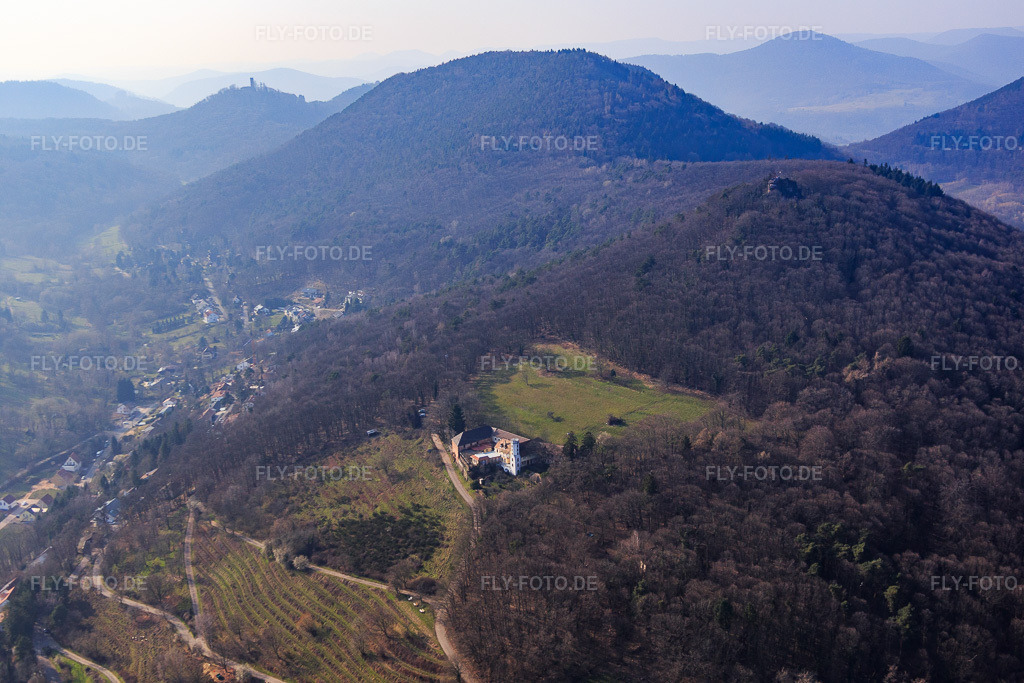 Luftbild: Slevogthof in Leinsweiler im Bundesland Rheinland-Pfalz in Deutschland. Foto: IMG_086447.jpg vom 18.03.2016 durch Werner Riehm/FLY-FOTO.de