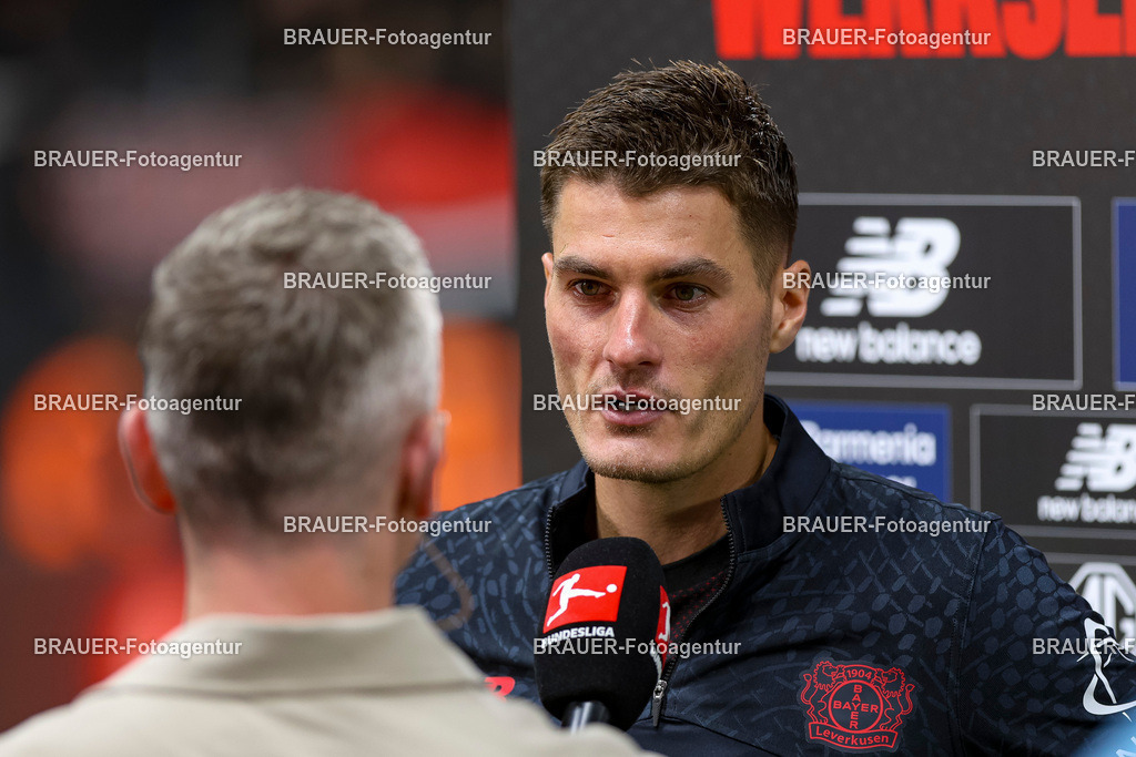 Bayer 04 Leverkusen vs Eintracht Frankfurt - Bundesliga  | Leverkusen, Deutschland, 12.09.25:   Patrick Schick (Bayer 04 Leverkusen) im Interview waehrend des Spiels der Bundesliga zwischen  Bayer 04 Leverkusen vs Eintracht Frankfurt in der BayArena(Foto von Brauer-Fotoagentur / Adrian Schlueter)