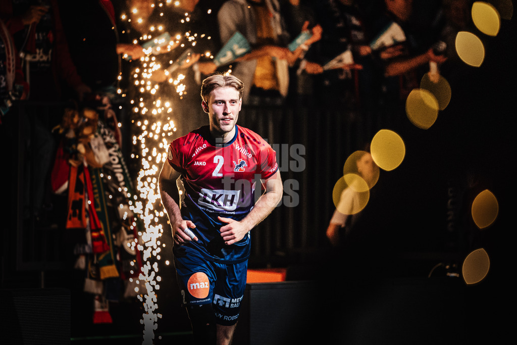 Volleyball | Herren | Saison 2025/2026 | 1. Volleyball Bundesliga Männer | DVV Pokal Halbfinale | SVG Lüneburg vs. SWD powervolleys Düren | 16.12.2025 | Daniel Gruvaeus (#2, SVG Lüneburg) läuft in die Arena ein