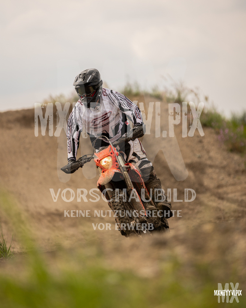 866A1642 | mxndyyvipix