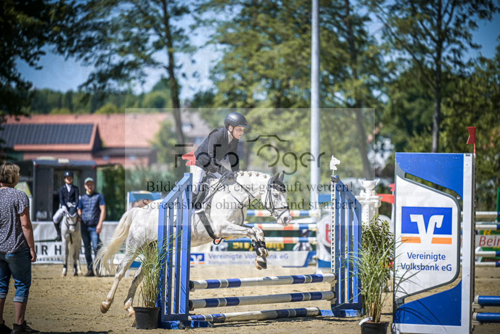 DOS_9434 | Entdecke hochwertige Reitturnierfotos von Foto Oger. Professionell, emotional und authentisch – jetzt Lieblingsmomente im Shop bestellen.Deutschlandweite Turnierfotografie. - Realisiert mit Pictrs.com