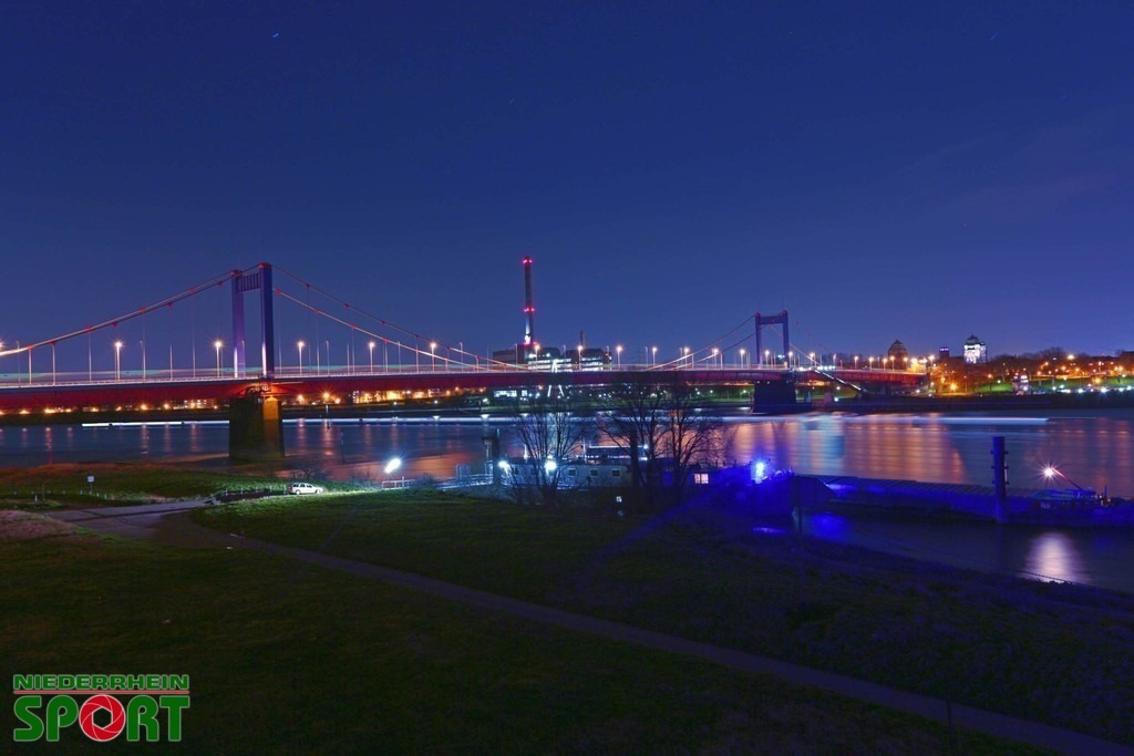 RuhrorterBruecke_Abend_HDR4 | Bildergalerie von Sport-Ereignissen aber auch von weiteren spannenden Dingen - nicht nur vom Niederrhein. In Anlehnung an den bekannten Spruch von Hanns Dieter Hüsch heißt das Motto: "Niederrhein ist überall".  - Realisiert mit Pictrs.com