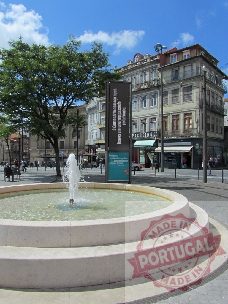 Praça da Figueira square with water fountain in Lisbon | Praça da Figueira public square featuring a water fountain, tree, and urban buildings - Realisiert mit Pictrs.com