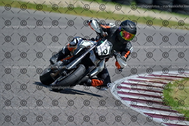 26BT02-1595 | markuskiefer.com - Realisiert mit Pictrs.com