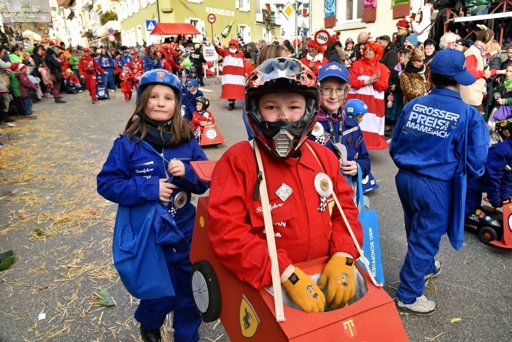 Umzug Sonn  _26-108-RA | Fotoblog Schwarzwald, Foto Blog Wiesental, Pfaffenberg, Winterzauber, Zeller Bergland, Zell im Wiesental, Fotoblog Wiesental, Landschaftsfotos, Bilder Wiesental, Natur, Naturbilder, Fastnacht, Zeller Fastnacht, Zeller Fasnacht, Zeller Bergland, Belchen, - Realisiert mit Pictrs.com