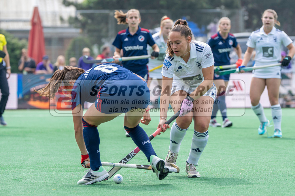 Final4_20240519-1147-0049 | Bonn, Deutschland, 19.05.2024: Lucia Jimenez Vicenter (Mannheimer HC) in Aktion waehrend des Spiels der Deutsche Feldhockey-Meisterschaften 2024 zwischen Final 4 Damen Finale Düsseldorfer HC - Mannheimer HC im Bonner THV am 19.05.2024 in Bonn, Deutschland. (Foto von Stephan Fehrmann)

Bonn, Germany, 19.05.2024: Lucia Jimenez Vicenter (Mannheimer HC) in action during the game of Deutsche Feldhockey-Meisterschaften 2024 between Final 4 Damen Finale Düsseldorfer HC - Mannheimer HC in Bonner THV at 19.05.2024 in Bonn, Deutschland. (Foto from Stephan Fehrmann)
