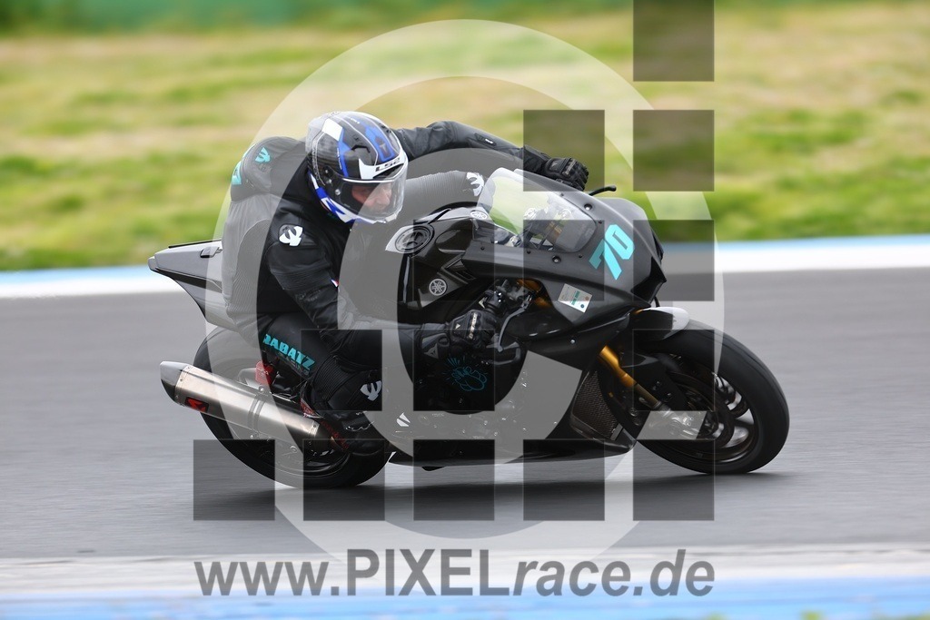 0070-20260401_03787 | Schöne Erinnerungen an spannende Momente - das festzuhalten ist unser Job. PIXELrace.de ist seit 2003 auf den Rennstrecken Europas unterwegs um die Action draußen beim Fahren und die wunderbare Stimmung imm Fahrerlager für euch einzufangen.