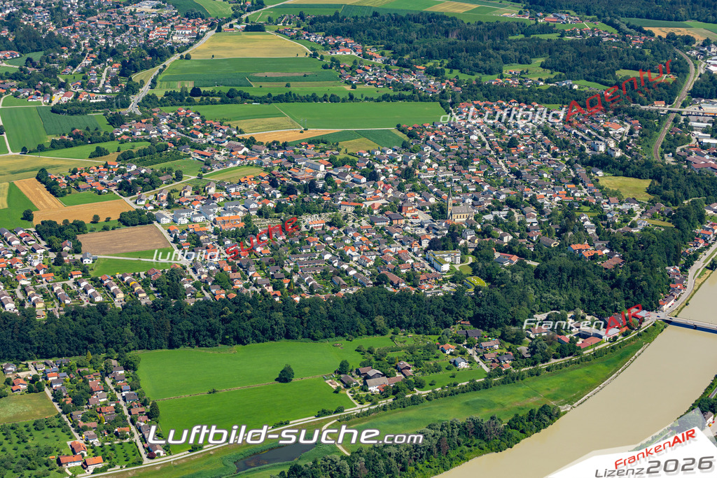 Aktuelles Luftbild von Schloßberg Stephanskirchen - Die Luftaufnahme wurde 2022 mittels UL-Flugzeug erstellt ( keine Drohne ) - hochauflösende Kamera-Systeme von  Canon -Beste Qualität - Für grossformatige Ausdrucke geeignet. Die Geschenkidee !