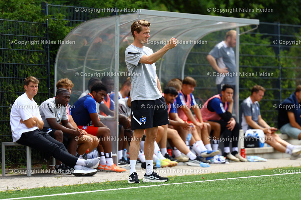 NH_HamburgerSVU21_HolsteinKielU23_Testspiel_20072025 | Lukas Anderer (Trainer, Hamburger SV U21)Fußball I Herren I Testspiel I Saison 2025-2026  I Hamburger SV U21 - Holstein Kiel U23 I 20.07.2025 I Alexander-Otto-Akademie - Realisiert mit Pictrs.com