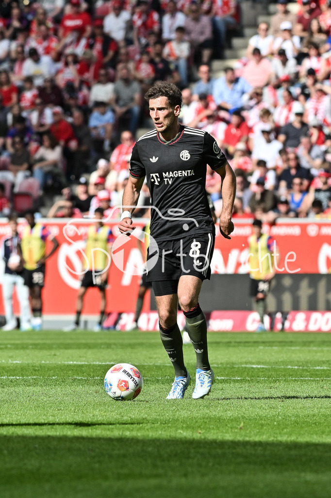 1. FSV Mainz 05 - FC Bayern München | MAINZ, GERMANY - 25. APRIL: am Ball  Leon GORETZKA (FC Bayern Munich 8) Einzelfoto / Freisteller während dem Bundesligamatch zwischen dem 1. FSV Mainz 05 und dem FC Bayern München am 31. Spieltag in der MEWA Arena / DFL REGULATIONS PROHIBIT ANY USE OF PHOTOGRAPHS AS IMAGE SEQUENCES AND/OR QUASI-VIDEO