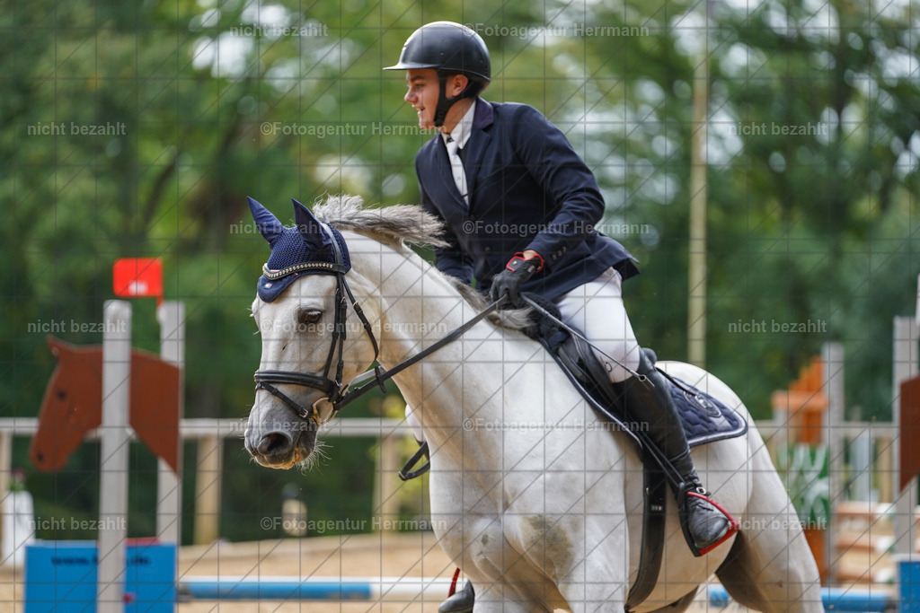 20231008-SN_01140 | Professionelle Turnier- und Reitsportfotografie - mit dem Finger am Auslöser. Pferdebilder aus dem Reitsport von den Turnierfotografen  Bayern , Pferdefotograf Bayern, Pferdeshooting Turnierbilder, Hochzeitsfotograf, Eventfotograf, Hochzeitsbilder