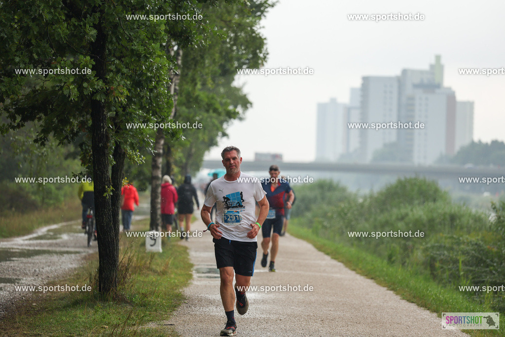 LUR_1051 | 34. M-net Erlanger Triathlon 2025 #erlangertriathlon  #mnettriathlon2025 #mnettriathlon #team #olympischedistanz #mitteldistanz #triathlon #maindonaukanal  #erlangertriathlon2025 #yourpictrs #tv1848 #tv1848erlangen  #triathlonbayern #sportinerlangen #demsportverbunden #sportshot_your_pictrs Copyright: www.sportshot.de