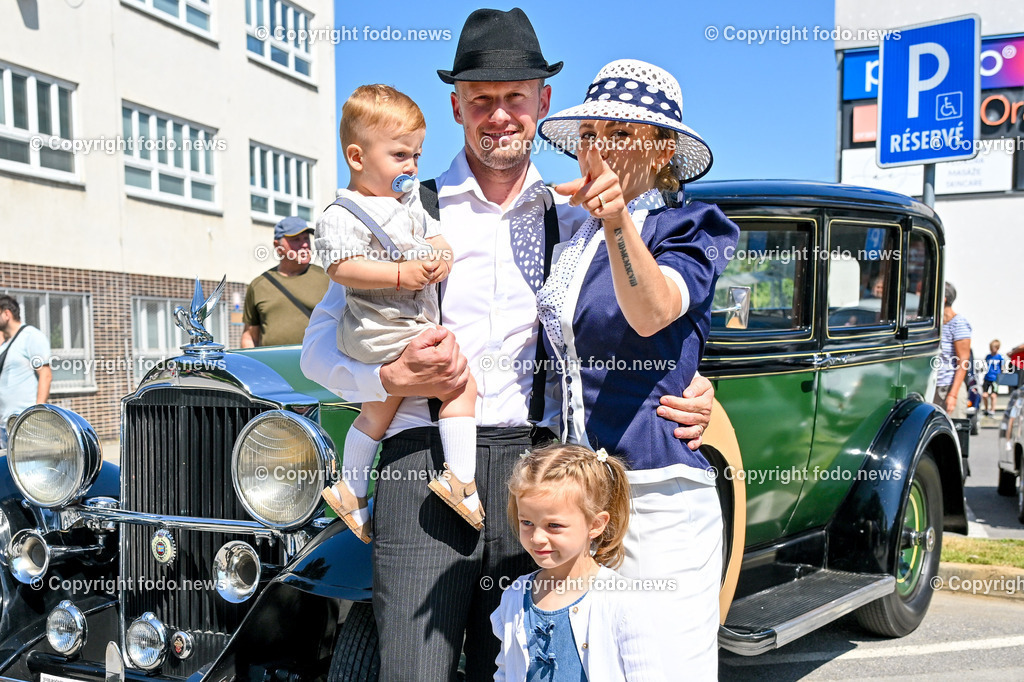 Slowakei_ Povazska Bystrica_ Veteran Tour Manin_ 14.06.2025-76 | 14.06.2025, Slowakei, SVK, Trenciansky kraj, Povazska Bystrica, im Bild Oldtimer Klub, Historische Fahrzeuge, Veteran Tour Manin, Auto, Alt, Besucher, Menschen, Feature, Symbolbild