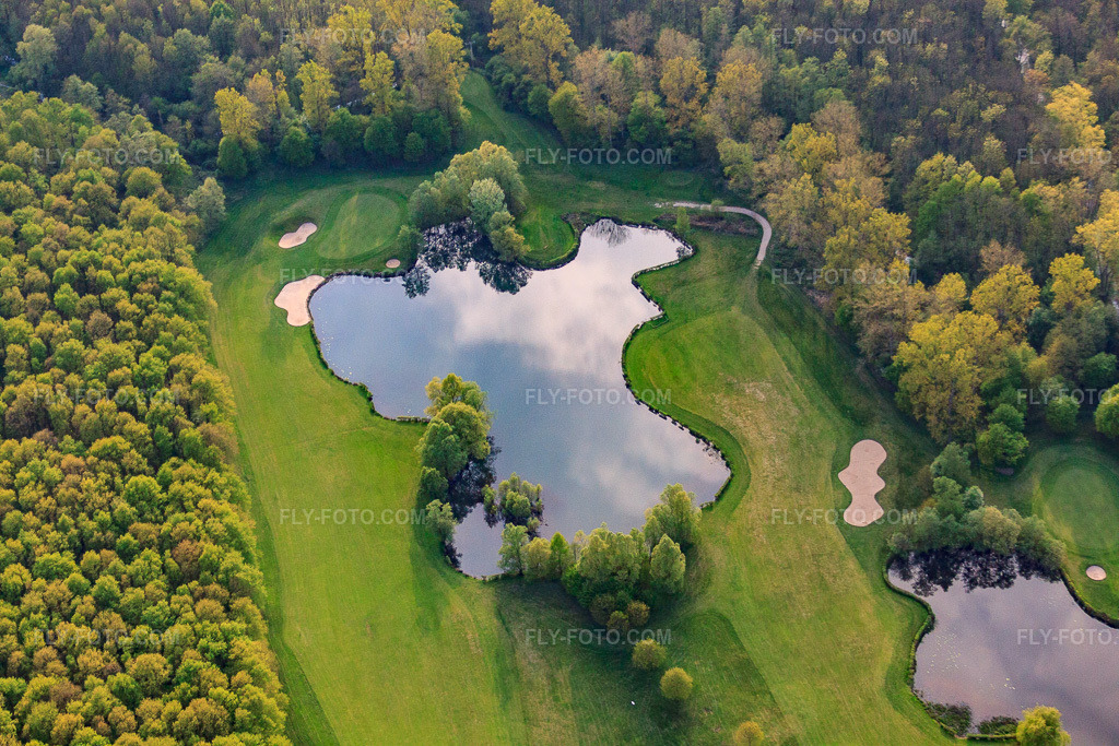 Aerial view: Greens and ponds at the Baden-Baden Golf Club Soufflenheim in Soufflenheim in the state Bas-Rhin, France.Photo: IMG_39517.jpg taken on 04/14/2011 by Werner Riehm/FLY-FOTO.comResolution of the original: 4752 x 3168 px