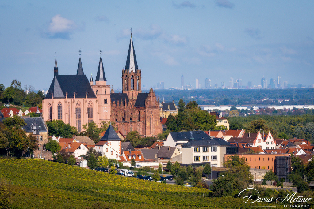 Katharinenkirche in Oppenheim | Die imposante Katharinenkirche in Oppenheim gilt als eine der bedeutendsten gotischen Kirchen am Rhein. Ihre Errichtung erfolgte in mehreren Bauabschnitten im 13., 14. und 15. Jahrhundert. Heute ist sie eine der schönsten Sehenswürdigkeiten in Rheinhessen.