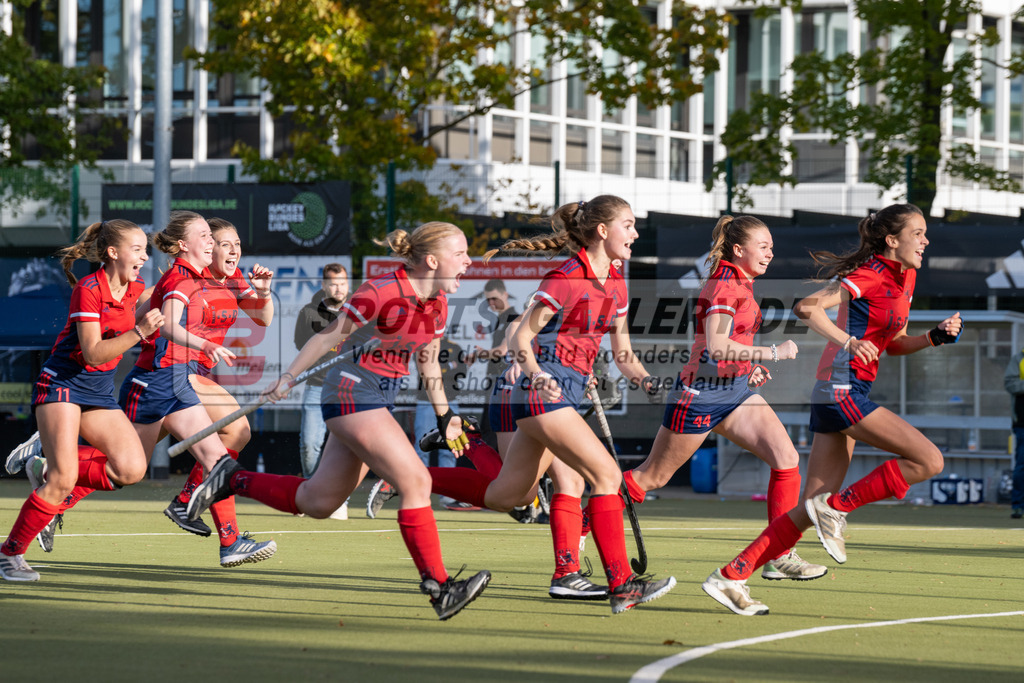SFE_20231021_0272 | Deutsche Meisterschaft Weibliche U16 Halbfinale Düsseldorfer HC - Harvestehuder THC am 21.10.2023 in Köln (Düsseldorfer Hockeyclub 1905 e.V.), Photo: Stephan Fehrmann 2023 (Sports-Gallery)